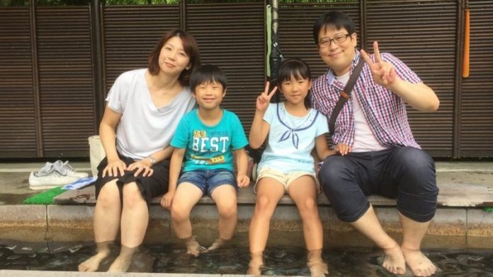 1-yumiko-suzuki-passou-sete-anos-em-casa-criando-seus-filhos-antes-de-voltar-ao-trabalho.-