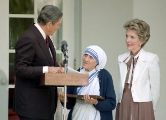 Madre Teresa: as virtudes e controvérsias da religiosa que virou santa há cinco anos