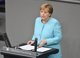 Alemanha quer negociar com Talibã sobre novas retiradas do Afeganistão, diz Merkel