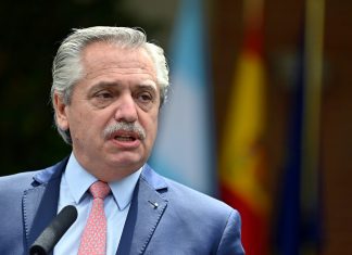 Presidente da Argentina diz que ‘dois modelos’ se enfrentam nas eleições legislativas