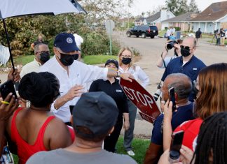 Biden visita a Luisiana após passagem do furacão Ida