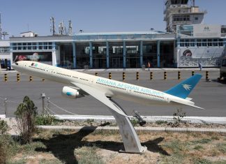 1º voo com estrangeiros decola do aeroporto de Cabul desde a retirada das tropas americanas