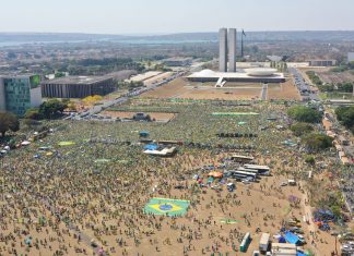 Jornais estrangeiros destacam relação de protestos com ameaças à Justiça