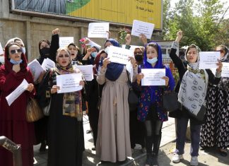 Mulheres afegãs pedem participação política em protesto em Cabul