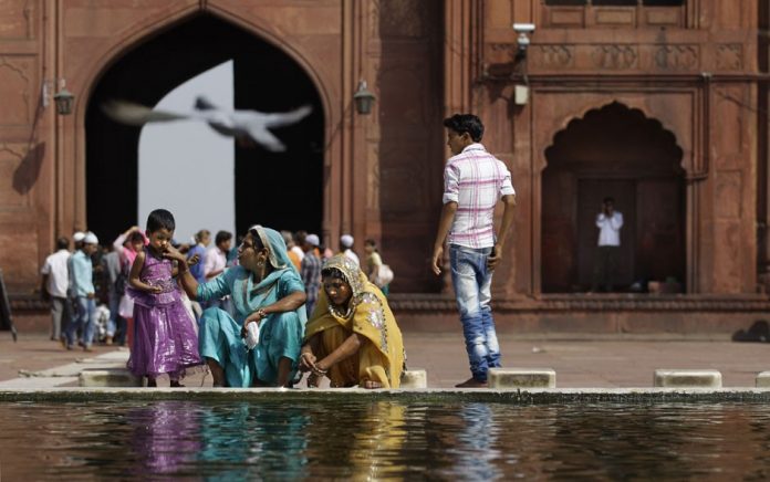 aptopix-india-daily-l_fran