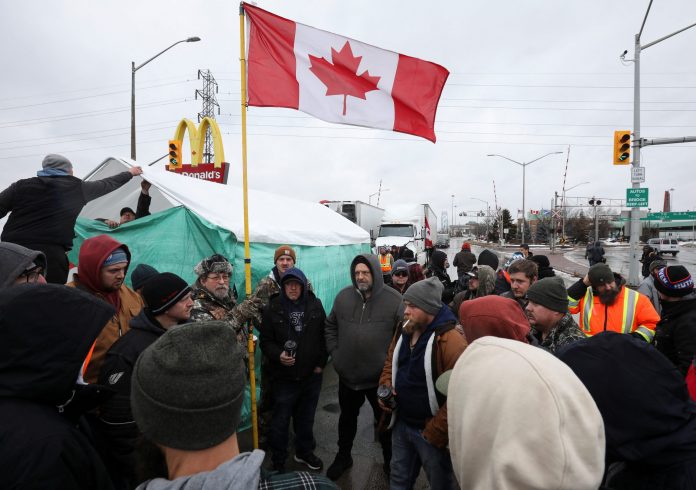 2022-02-11t161429z-707002560-rc2qhs9ubvtt-rtrmadp-3-health-coronavirus-canada-trucking-scaled