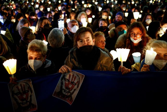 2022-02-25t174528z-30791712-rc24rs9yzsh4-rtrmadp-3-ukraine-crisis-italy-demo-scaled
