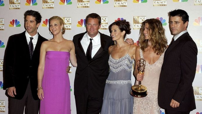 foto-1-friends-terminou-em-2004-apos-10-temporadas-mas-permaneceu-muito-popular-em-todo-o-mundo-desde-entao