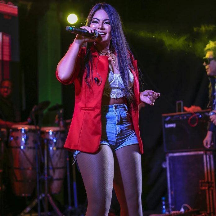 paulian-abelha-vocalista-da-calcinha-preta