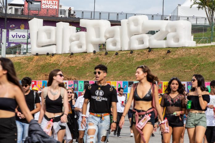 publico-lolla-q98a9933-3