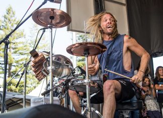 Foo Fighters cancelam toda a turnê de 2022 após a morte de Taylor Hawkins