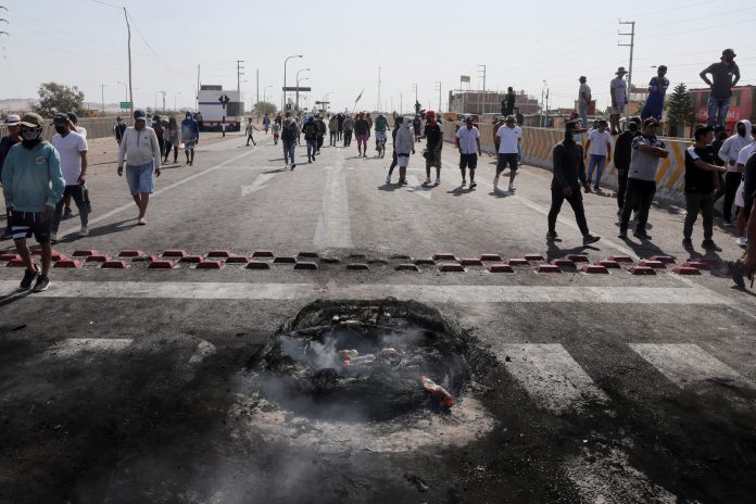 2022-04-04t234316z-381866724-rc2jgt9v49mp-rtrmadp-3-peru-protests-2-scaled