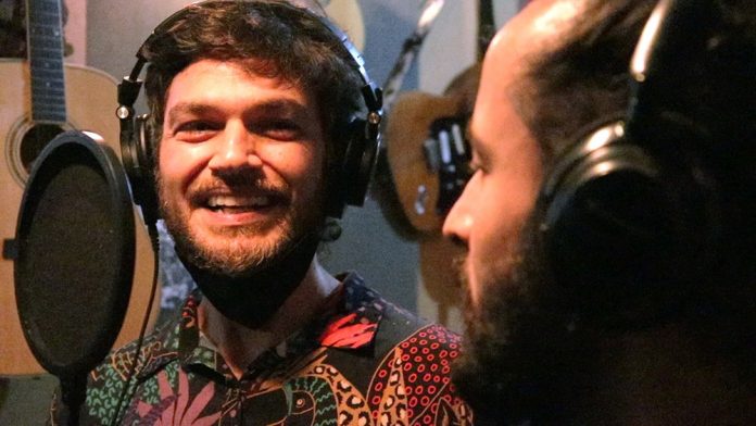 emilio-dantas-gravando-bete-balanco-com-bloco-exagerado-credito-rafael-braga-01