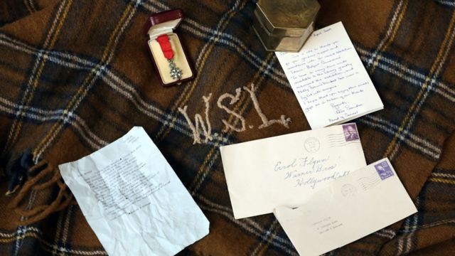 entre-os-itens-um-cobertor-da-companhia-do-titanic-e-cartas-para-o-lendario-ator-errol-flynn