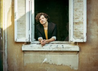 Gabriel Aragão, voz da banda Selvagens à Procura de Lei, abre janela para carreira solo com EP e edição de trilha de filme em álbum