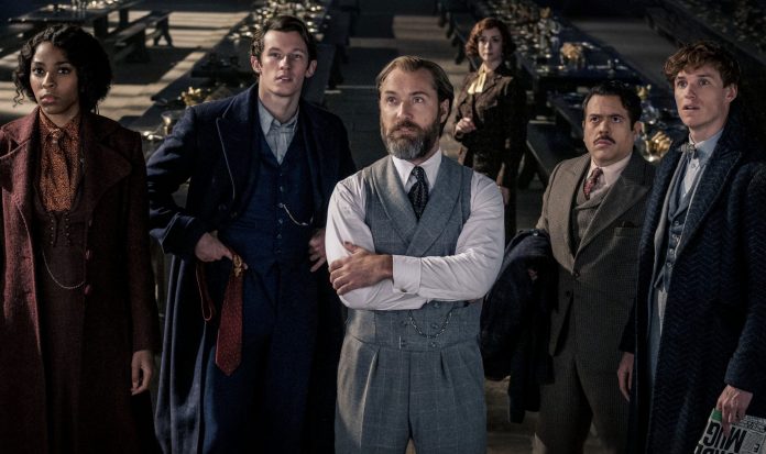 segredos-de-dumbledore-jessica-williams-callum-turner-jude-law-fiona-glascott-dan-fogler-eddie-redmayne-scaled