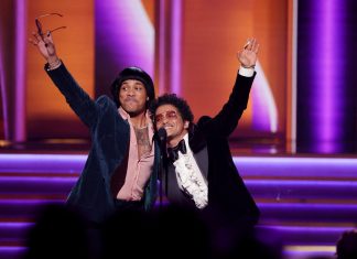 Grammy 2022: Silk Sonic, Jon Batiste e Olivia Rodrigo são os grandes vencedores