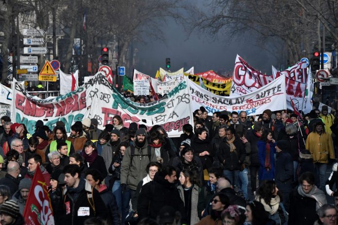 paris-protesto-scaled