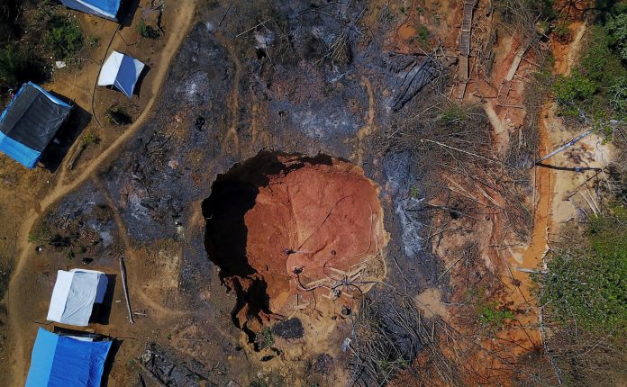 2022-08-18t000815z-1-lynxmpei7h003-rtroptp-4-brazil-indigenous-miners-scaled