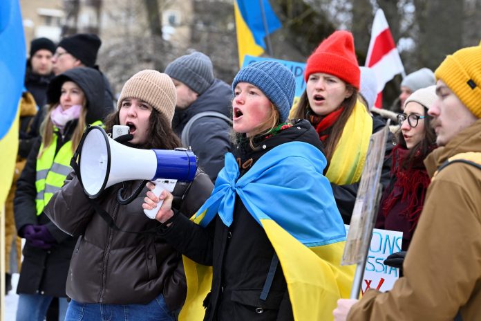 2022-02-24t101051z-569320259-rc2wyl96emfx-rtrmadp-3-ukraine-crisis-sweden-protest-scaled