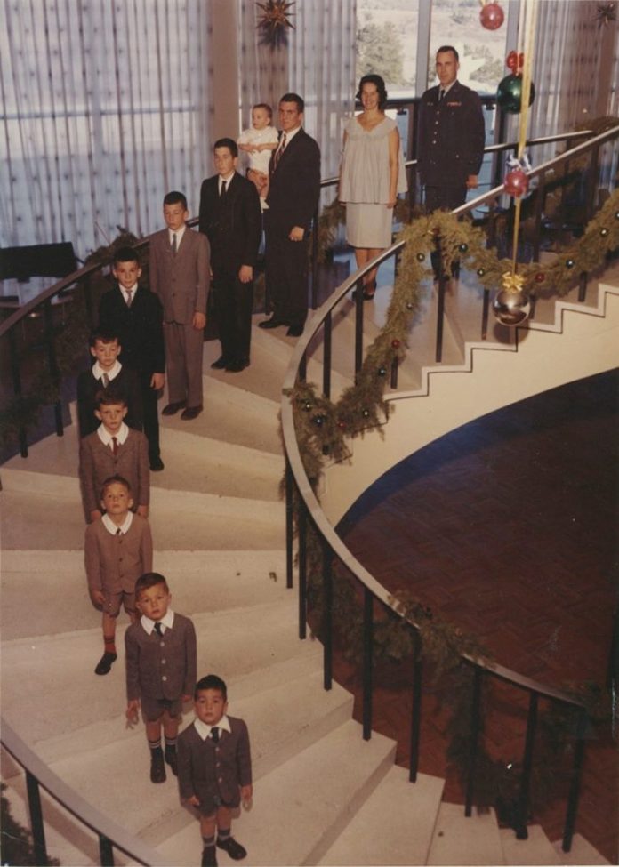 foto-1-a-familia-galvin-na-academia-da-forca-aerea-dos-eua-1961