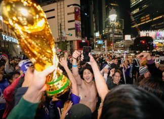 Vitória histórica do Japão sobre a Alemanha: as impressionantes imagens da festa em Tóquio