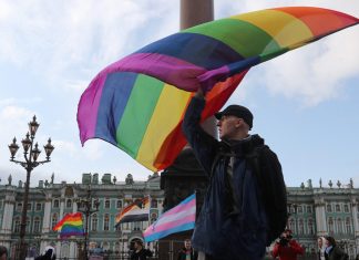 Rússia amplia lei contra propaganda LGBTQIA+ e sinaliza mais repressão