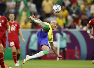 Você viu? Primeira semana da Copa, adeus ao Erasmo Carlos, volta das máscaras, coligação de Bolsonaro multada e cochilo no balé
