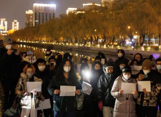 Polícia na rua, censura na internet, imagens apagadas de celulares: como o regime chinês tenta acabar com protestos contra a política de ‘Covid Zero’