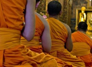 O templo budista que ficou vazio após todos monges serem pegos em teste antidroga