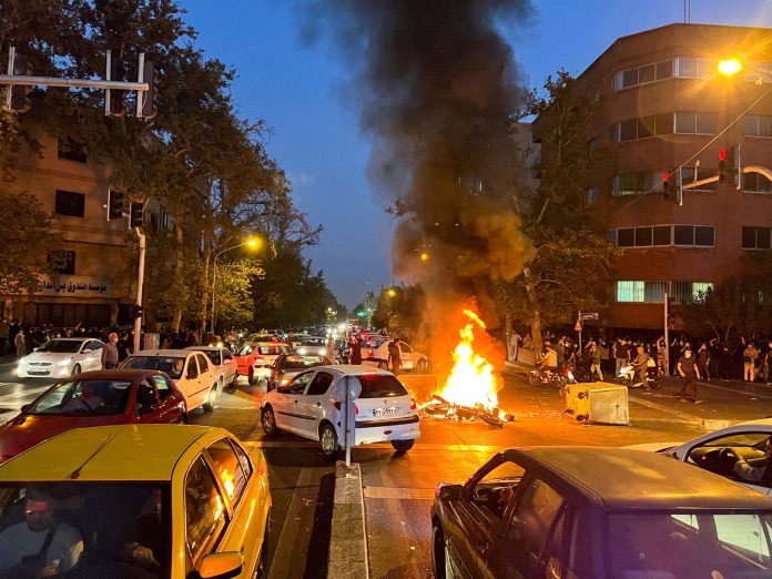 carros-protesto-ira-scaled