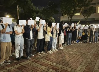 Torcida sem máscara na Copa do Mundo inflou manifestações na China, diz morador de Xangai