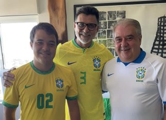 Recife contrata por R$ 50 mil ex-jogador Ricardo Rocha para comentar jogo do Brasil em evento público e ele assiste à partida na casa da família de secretário municipal