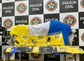 Polícia apreende camisas da Seleção falsificadas que eram vendidas na Zona Oeste do Rio