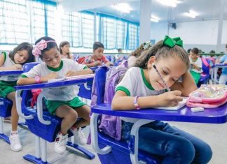 Jornalista estrangeira critica impacto da Copa nas escolas do Brasil; redes têm autonomia para definir horários