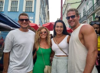 Australianos assistem jogo no Pelourinho e revelam torcida para o Brasil
