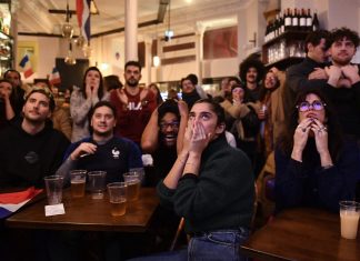Times da França, Croácia e Marrocos são recebidos e aplaudidos por seus torcedores