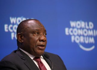 Cyril Ramaphosa, presidente da África do Sul, descarta renúncia em meio a escândalo