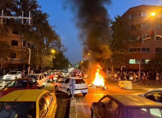 Irã condena 400 pessoas por participação em protestos