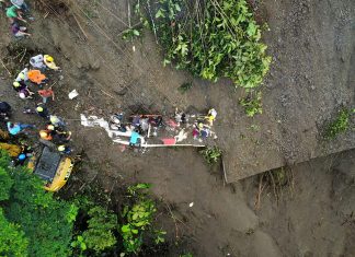 Deslizamento de terra soterra ônibus na Colômbia e deixa pelo menos 33 mortos, diz governo