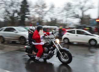 Papais Noéis motoqueiros se reúnem na capital da Bulgária