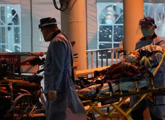 Preocupação mundial aumenta com onda de covid-19 na China; testes voltarão a ser exigidos em alguns países