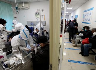 Fim da ‘Covid Zero’ causa superlotação em hospitais e funerárias chinesas durante surto de Covid-19