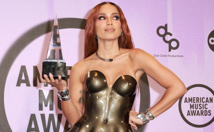 anitta-vence-na-categoria-melhor-artista-feminan-latina-scaled