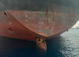 O que se sabe sobre imigrantes em foto em leme de navio que chocou o mundo