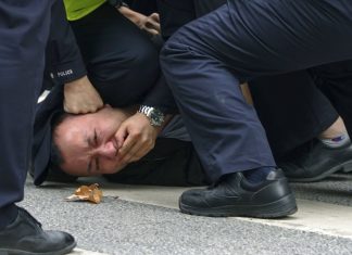 China: governo rastreia celulares para perseguir manifestantes contra Covid Zero