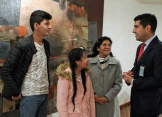 Mulher e filhos de ex-presidente do Peru desembarcam no México