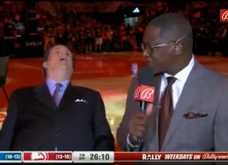 Narrador da NBA tem convulsão durante transmissão ao vivo e preocupa colegas