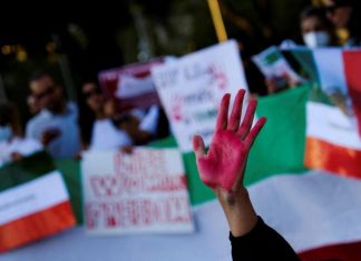 Médicos iranianos vivem rotina sob pressão entre consultas clandestinas e atestados de óbito falsos