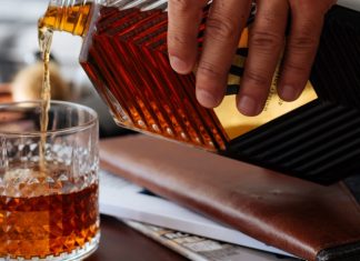 31 morrem após possível intoxicação por licor na Índia